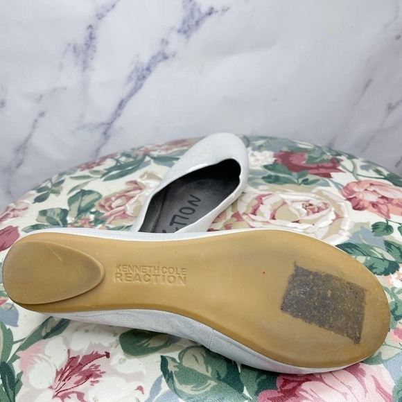 Kenneth Cole REACTION | Slip On By Silver Shimmer Flats | Sz 6.5 - Picture 7 of 13